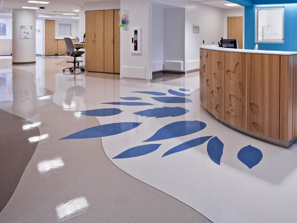 piso vinilico heterogeneo antibacterial antibacteriano hospital recuperacion clinica pasillo baño recepcion